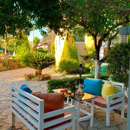 Flower Garden Apartment Ksamil