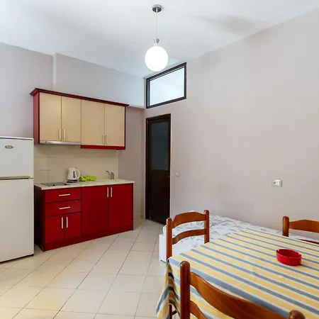 Flower Garden Apartment Ksamil