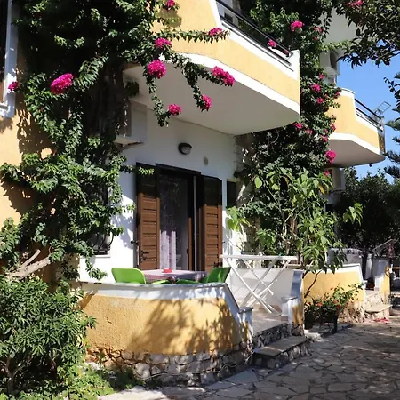 Apartment Flower Garden Ksamil