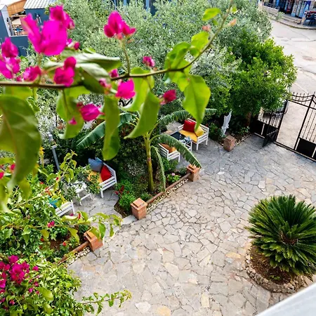 Flower Garden Apartment *