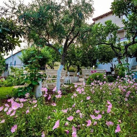 Flower Garden Apartment *