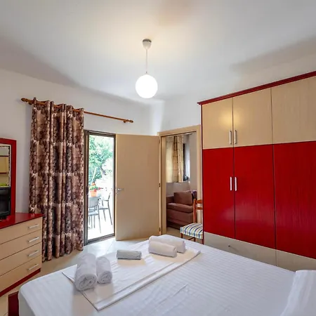 Flower Garden Apartment Ksamil
