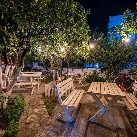 Flower Garden Apartment *