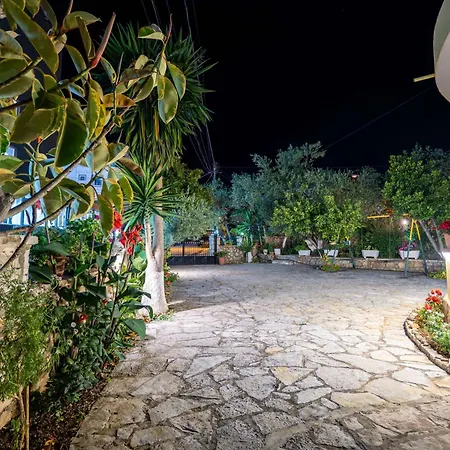 Apartment Flower Garden Ksamil