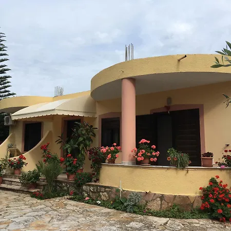 Flower Garden Apartment Ksamil